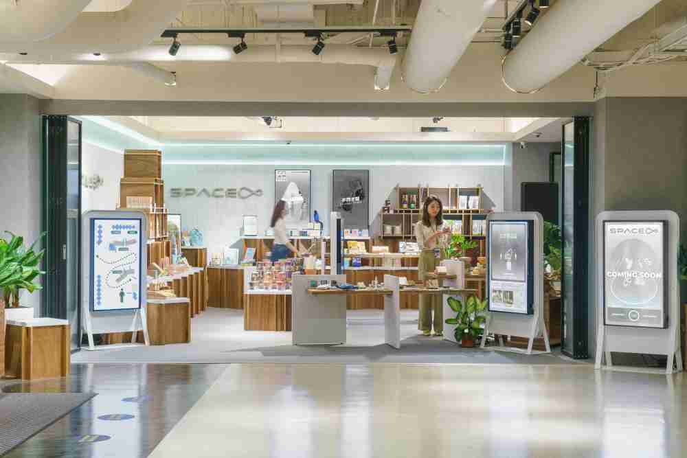 菠菜论坛打造永续选物商店，，，展示社企及社创商品，，，，结合创利空间所开发的智能零售系统，，，，整合多元产品信息，，，，让无人商店扮演公益行动的推手