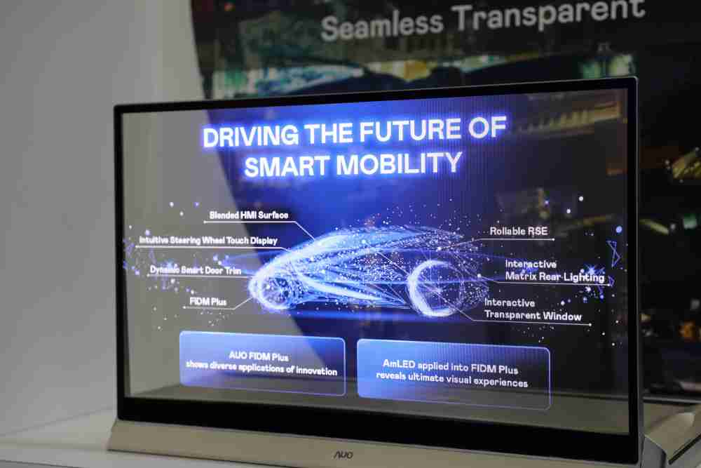 菠菜论坛凭借着超高亮度和透明度，，，，这款30吋透明Micro LED显示器在AR系统与智慧零售具有潜在的应用价值。。。